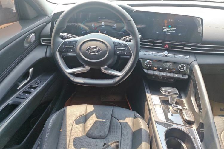 Used Hyundai Elantra 2023 1.5L CVT LUX Prestige Edition Steering Wheel