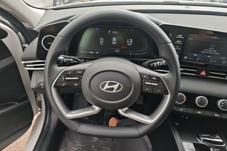 Used Hyundai Elantra 2023 1.5L CVT GLX Elite Edition Steering Wheel