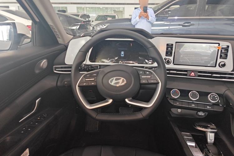 Used Hyundai Elantra 2023 1.5L CVT GLX Elite Edition Steering Wheel