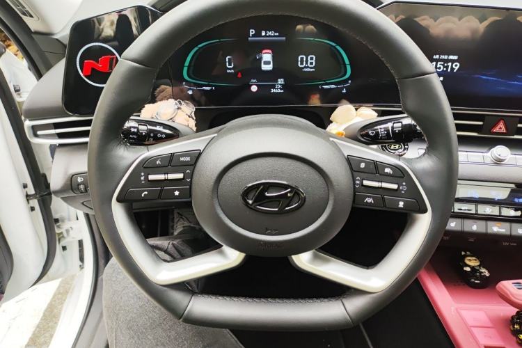 Used Hyundai Elantra 2023 1.5L CVT LUX Prestige Edition Steering Wheel