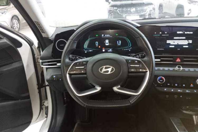 Used Hyundai Elantra 2023 1.5L CVT LUX Prestige Edition Steering Wheel