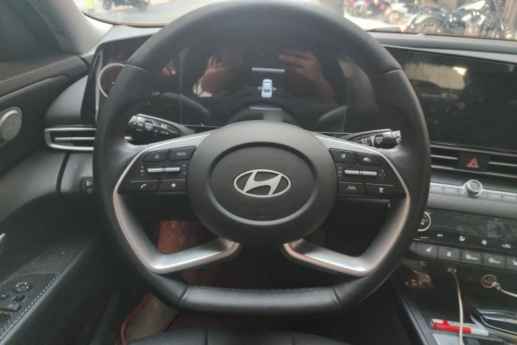 Used Hyundai Elantra 2023 1.5L CVT LUX Prestige Edition Steering Wheel