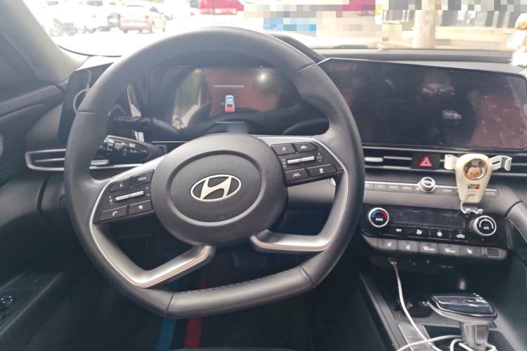 Used Hyundai Elantra 2023 1.5L CVT LUX Prestige Edition Steering Wheel