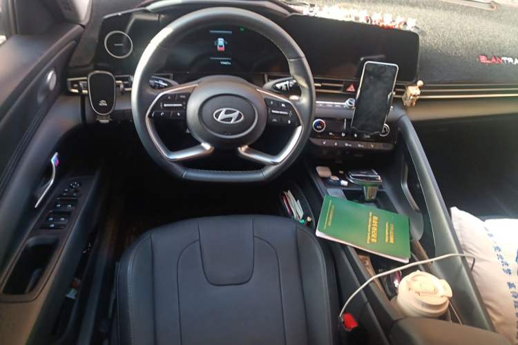 Used Hyundai Elantra 2023 1.5L CVT LUX Prestige Edition Steering Wheel