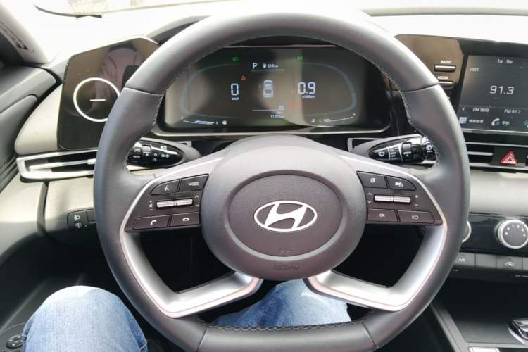 Used Hyundai Elantra 2023 1.5L CVT GLX Elite Edition Steering Wheel