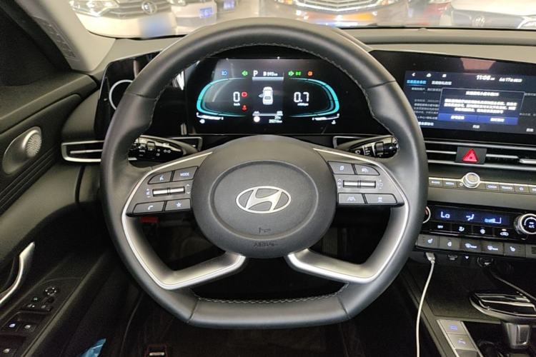 Used Hyundai Elantra 2023 1.5L CVT LUX Prestige Edition Steering Wheel