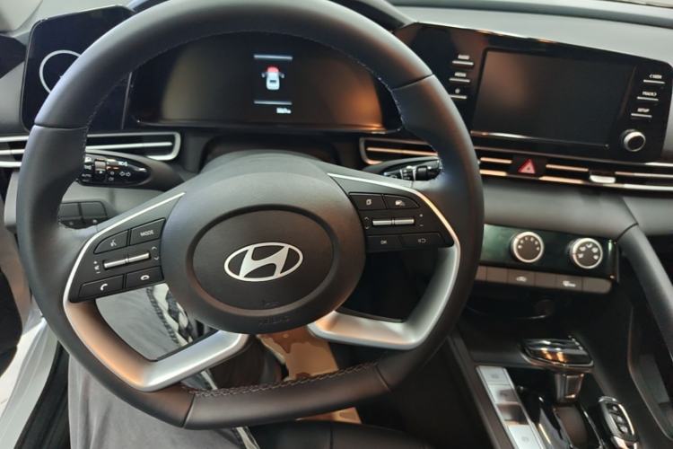 Used Hyundai Elantra 2023 1.5L CVT GLX Elite Edition Steering Wheel