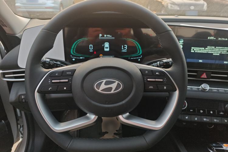 Used Hyundai Elantra 2023 1.5L CVT LUX Prestige Edition Steering Wheel
