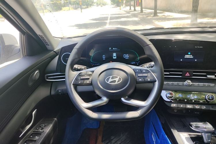 Used Hyundai Elantra 2023 1.5L CVT LUX Prestige Edition Steering Wheel