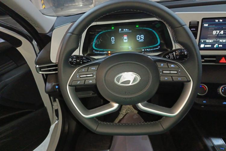 Used Hyundai Elantra 2023 1.5L CVT GLX Elite Edition Steering Wheel