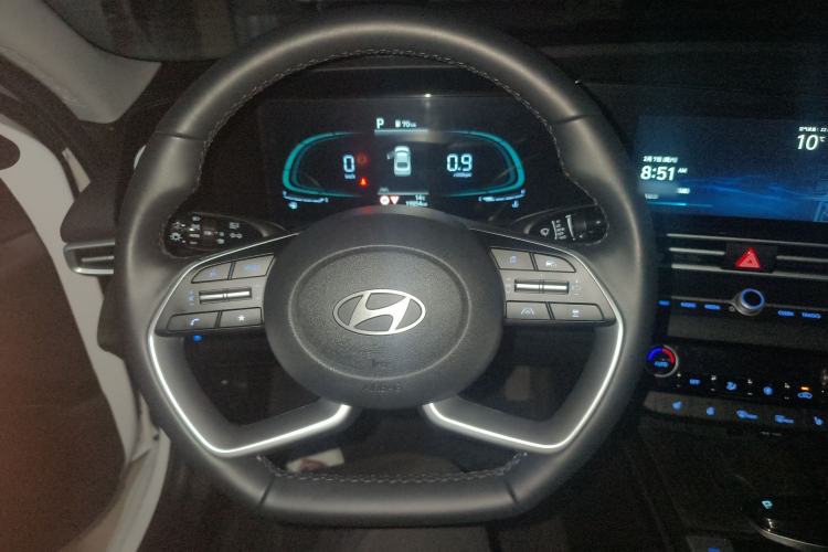 Used Hyundai Elantra 2023 1.5L CVT LUX Prestige Edition Steering Wheel