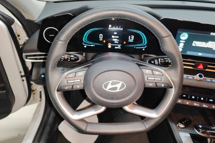 Used Hyundai Elantra 2023 1.5L CVT LUX Prestige Edition Steering Wheel