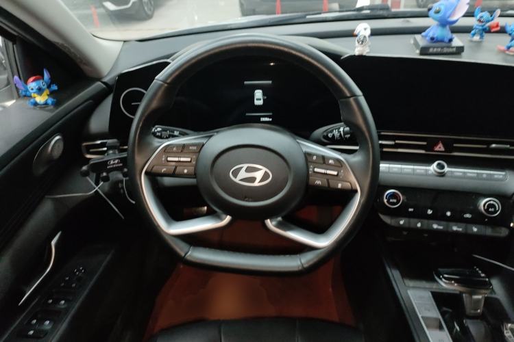 Used Hyundai Elantra 2023 1.5L CVT LUX Prestige Edition Steering Wheel