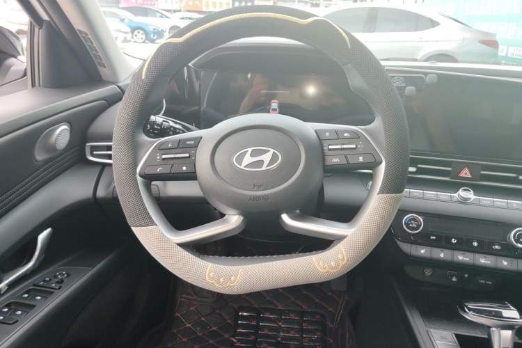 Used Hyundai Elantra 2023 1.5L CVT LUX Prestige Edition Steering Wheel