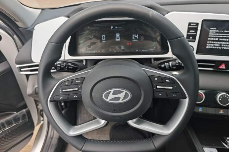 Used Hyundai Elantra 2023 1.5L CVT GLX Elite Edition Steering Wheel