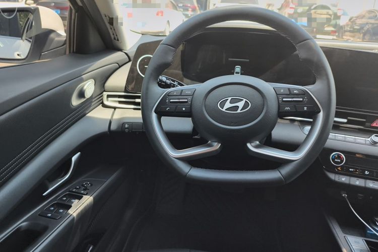 Used Hyundai Elantra 2023 1.5L CVT LUX Prestige Edition Steering Wheel