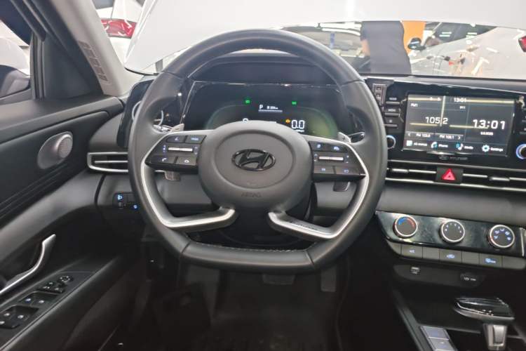 Used Hyundai Elantra 2023 1.5L CVT GLX Elite Edition Steering Wheel