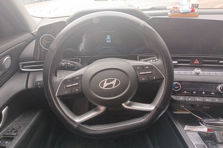 Used Hyundai Elantra 2023 1.5L CVT LUX Prestige Edition Steering Wheel