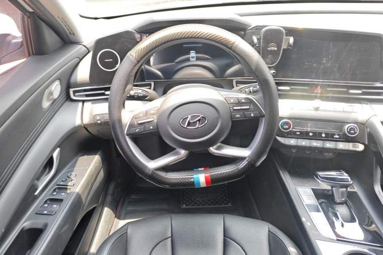 Used Hyundai Elantra 2023 1.5L CVT LUX Prestige Edition Steering Wheel