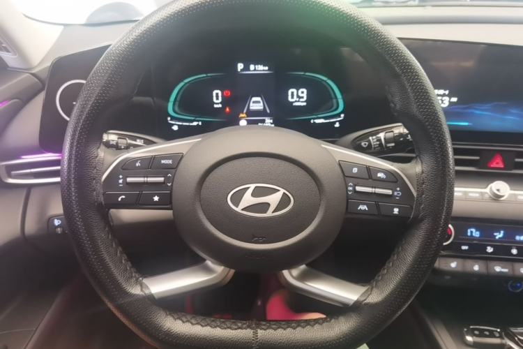 Used Hyundai Elantra 2023 1.5L CVT LUX Prestige Edition Steering Wheel