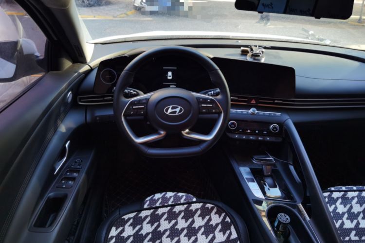 Used Hyundai Elantra 2023 1.5L CVT LUX Prestige Edition Steering Wheel