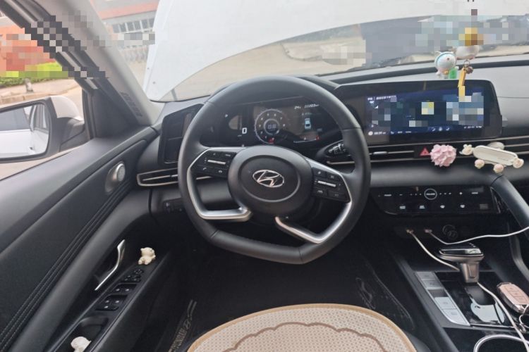 Used Hyundai Elantra 2023 1.5L CVT LUX Prestige Edition Steering Wheel