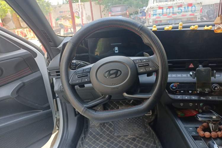 Used Hyundai Elantra 2023 240TGDi DCT N Line LUX Prestige Edition Steering Wheel