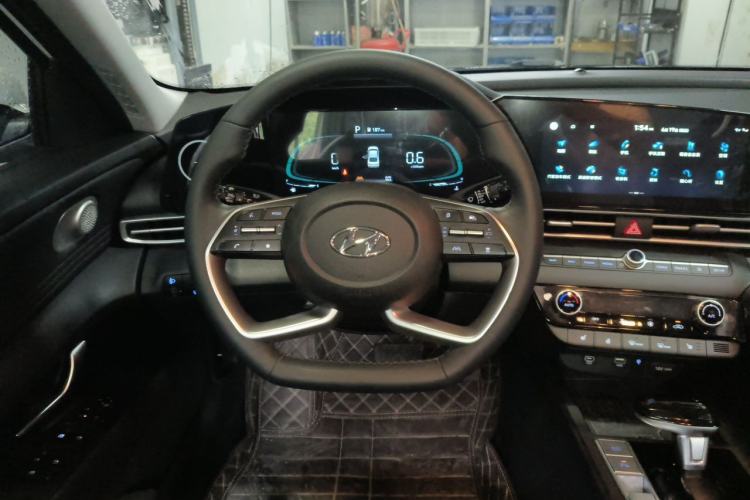Used Hyundai Elantra 2023 1.5L CVT LUX Prestige Edition Steering Wheel