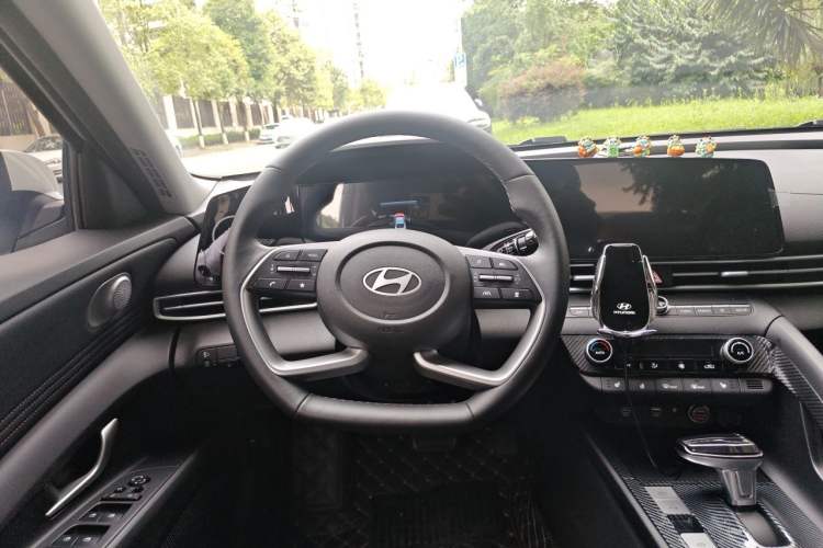 Used Hyundai Elantra 2023 1.5L CVT LUX Prestige Edition Steering Wheel