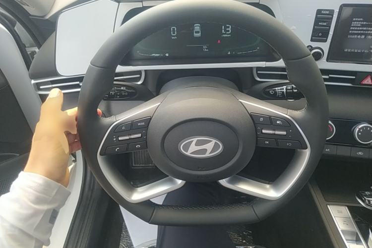 Used Hyundai Elantra 2023 1.5L CVT GLX Elite Edition Steering Wheel