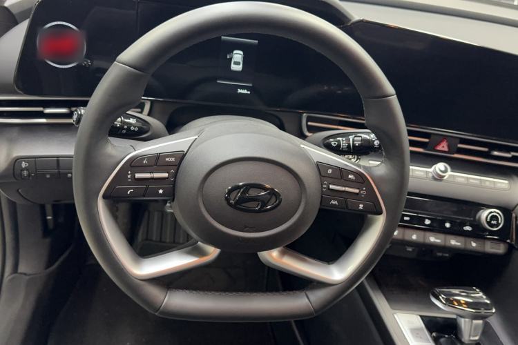 Used Hyundai Elantra 2023 1.5L CVT LUX Prestige Edition Steering Wheel