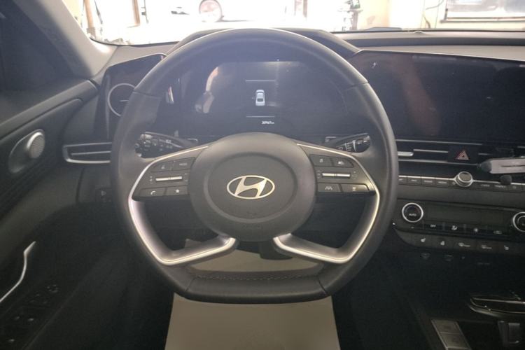 Used Hyundai Elantra 2023 1.5L CVT LUX Prestige Edition Steering Wheel