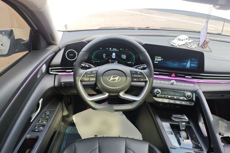 Used Hyundai Elantra 2023 1.5L CVT LUX Prestige Edition Steering Wheel