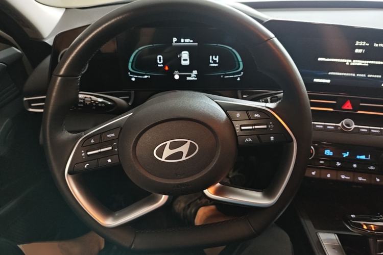 Used Hyundai Elantra 2023 1.5L CVT LUX Prestige Edition Steering Wheel