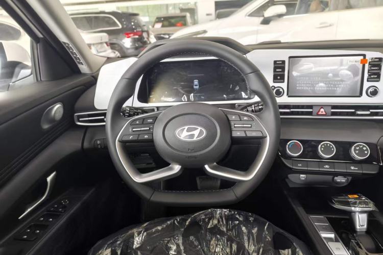 Used Hyundai Elantra 2023 1.5L CVT GLX Elite Edition Steering Wheel