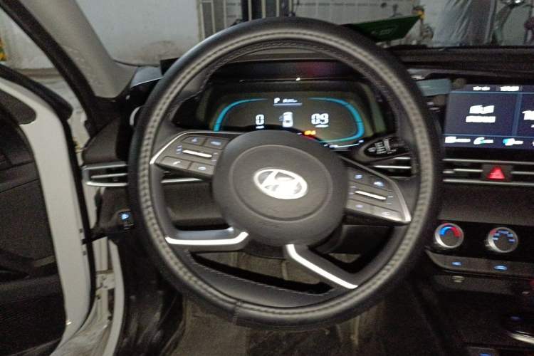 Used Hyundai Elantra 2023 1.5L CVT GLX Elite Edition Steering Wheel