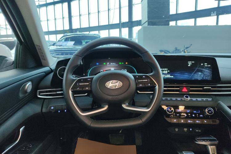 Used Hyundai Elantra 2023 1.5L CVT LUX Prestige Edition Steering Wheel