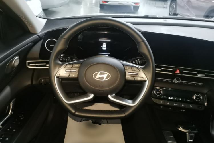 Used Hyundai Elantra 2023 1.5L CVT LUX Prestige Edition Steering Wheel