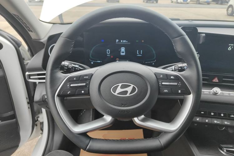 Used Hyundai Elantra 2023 1.5L CVT LUX Prestige Edition Steering Wheel