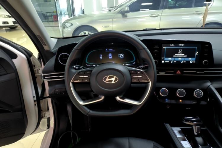 Used Hyundai Elantra 2023 1.5L CVT GLX Elite Edition Steering Wheel