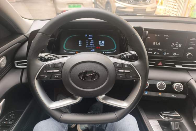 Used Hyundai Elantra 2023 1.5L CVT GLX Elite Edition Steering Wheel