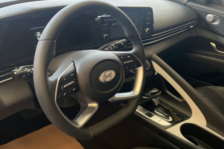 Used Hyundai Elantra 2023 1.5L CVT GLX Elite Edition Steering Wheel