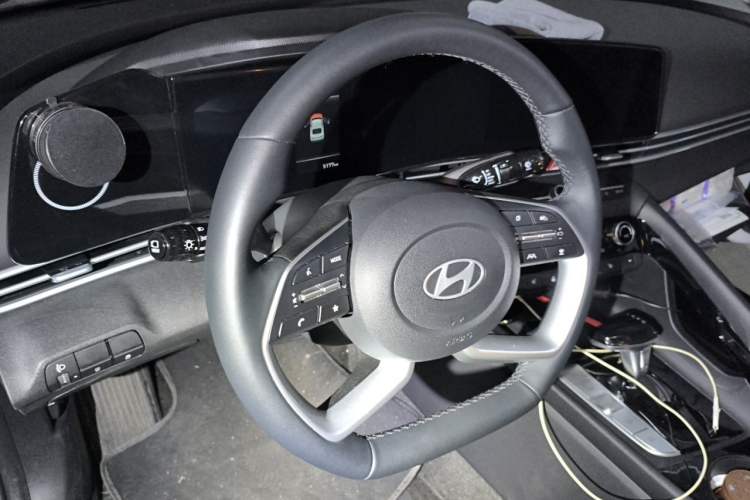 Used Hyundai Elantra 2023 1.5L CVT LUX Prestige Edition Steering Wheel