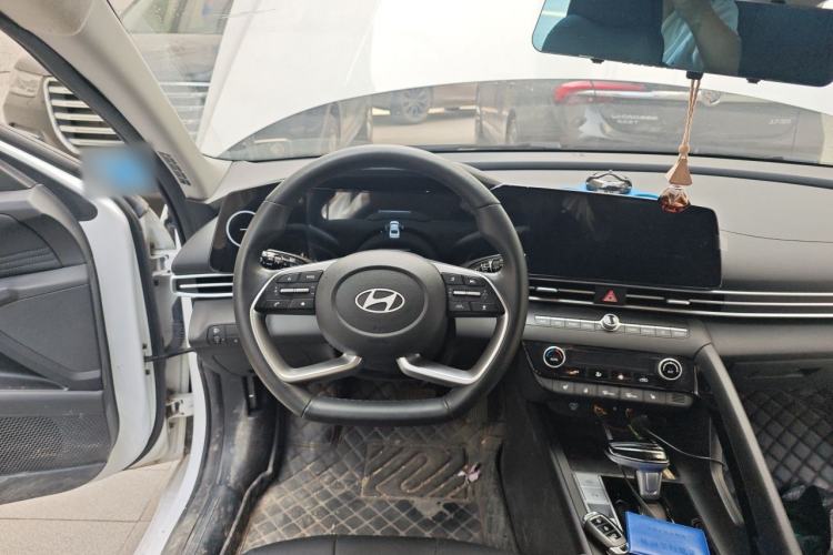 Used Hyundai Elantra 2023 1.5L CVT LUX Prestige Edition Steering Wheel