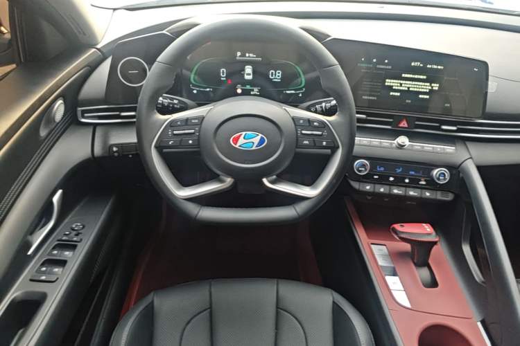 Used Hyundai Elantra 2023 1.5L CVT LUX Prestige Edition Steering Wheel