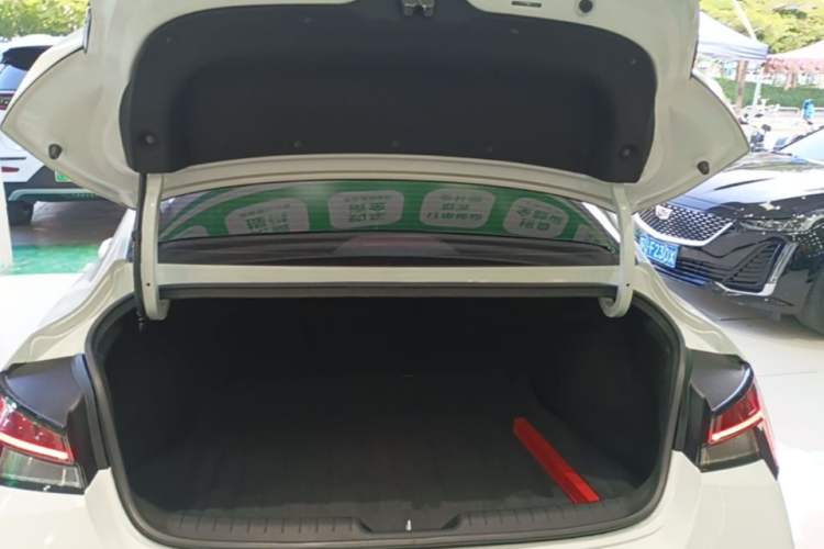 Used Hyundai Elantra 2023 1.5L CVT LUX Prestige Edition Trunk