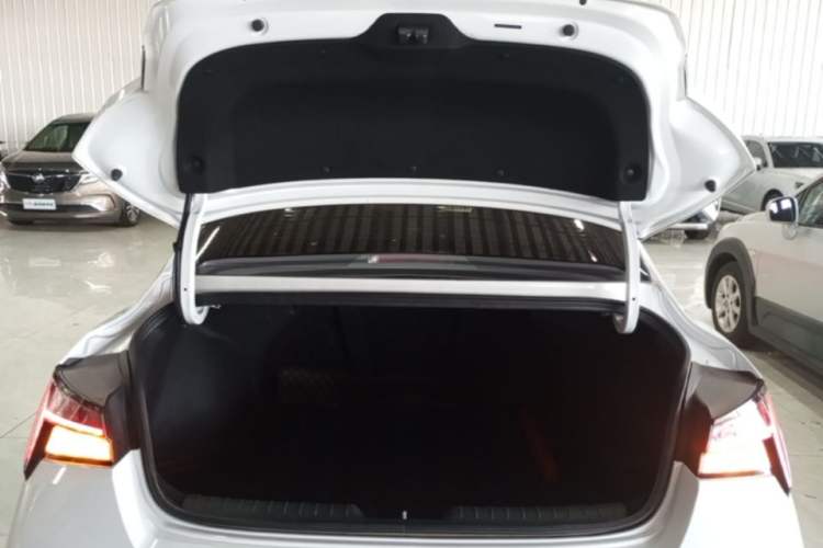 Used Hyundai Elantra 2023 1.5L CVT LUX Prestige Edition Trunk
