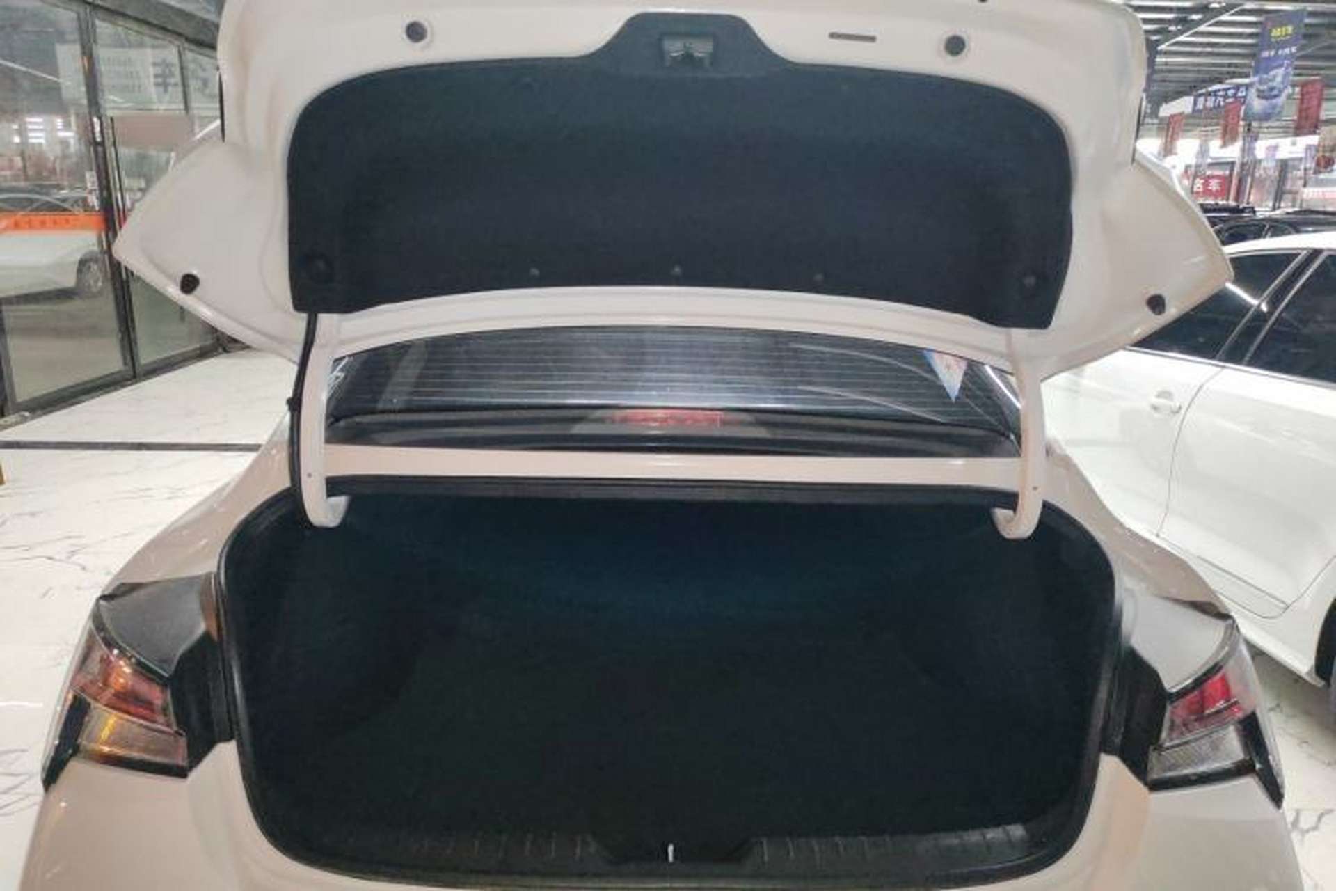 Used Hyundai Elantra 2023 1.5L CVT LUX Prestige Edition Trunk