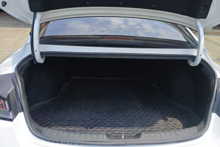 Used Hyundai Elantra 2023 1.5L CVT LUX Prestige Edition Trunk