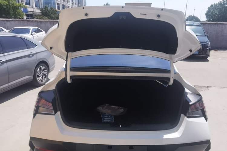 Used Hyundai Elantra 2023 1.5L CVT LUX Prestige Edition Trunk